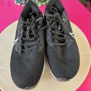 Nike Black Athletic Shoes with Cushioned Sole and Mesh Upper